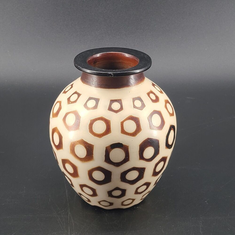 Segundo Carmen Chulucanas Peru Pottery Vase Hexagon Folk Art